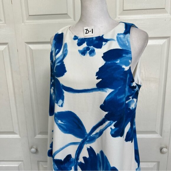A-Line Blue and White Floral Swing Dress - Picture 5 of 13